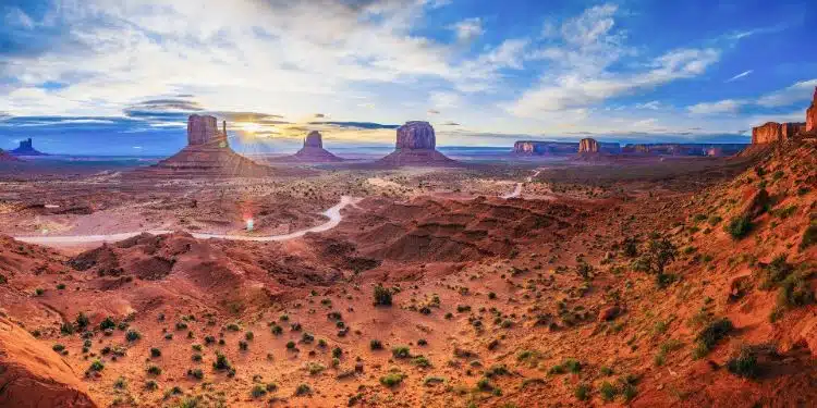 Best places to visit in the USA 25 monument-valley-UTAH