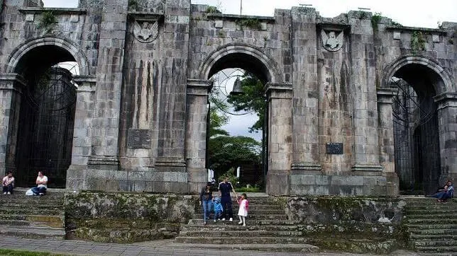 Ruines du temple de la paroisse de Santiago Apostol