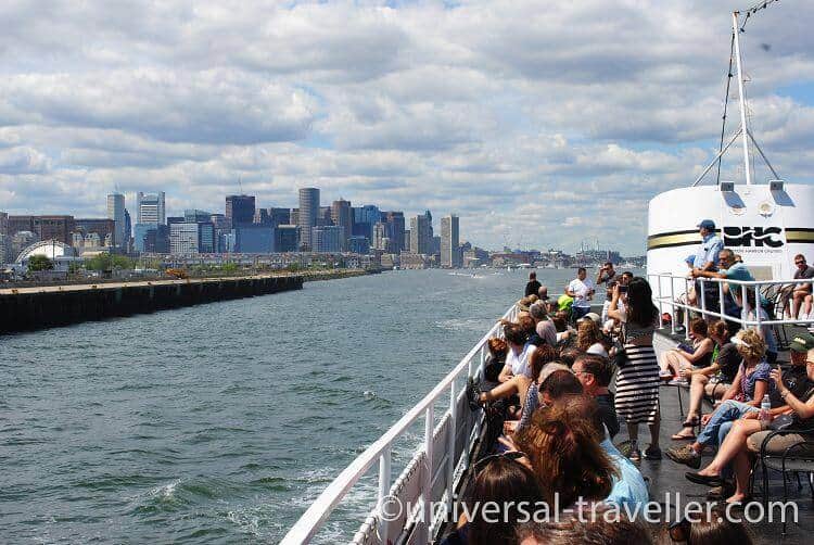 Tijdens De Historic Sightseeing Cruise Kun Je Genieten Van Schitterende Uitzichten Op De Skyline Van Boston.