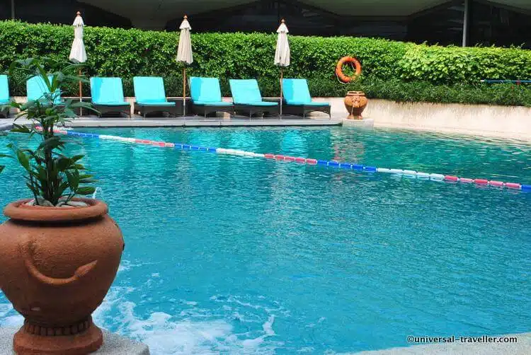 A Piscina Exterior Do Hotel Dusit Thani Bangkok.