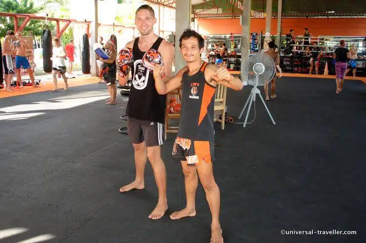 Yo Junto A Uno De Los Entrenadores De Tiger Muay Thai.