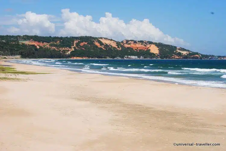 A Praia Em Frente Ao Resort.