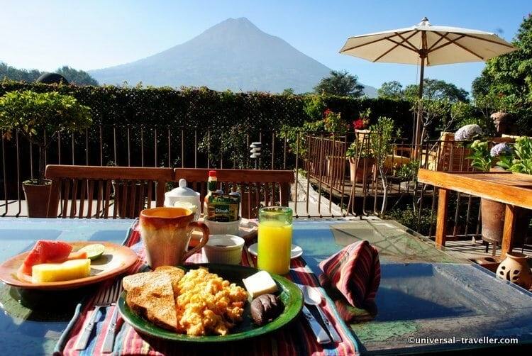 La Colazione Con Vista Sul Vulcano è Stata Per Me Il Primo Momento Della Giornata.