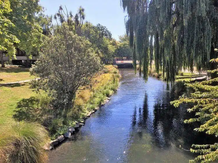 Christchurch, New Zealand: From Earthquake to Rebirth 4 CHRISTCHURCH, NEW ZEALAND: FROM EARTHQUAKE TO REBIRTH