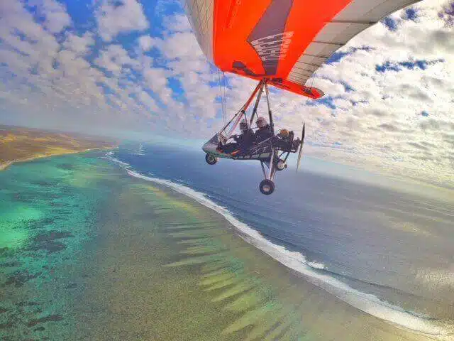 Vuelo En Ultraligero Sobre El Arrecife Ningaloo En Australia Occidental