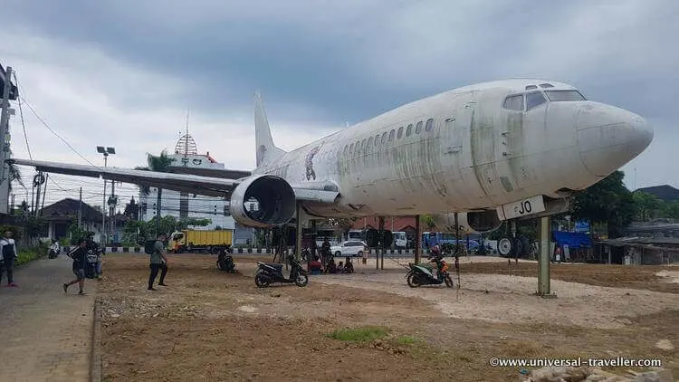 Verlassenes Flugzeug 737 Bali