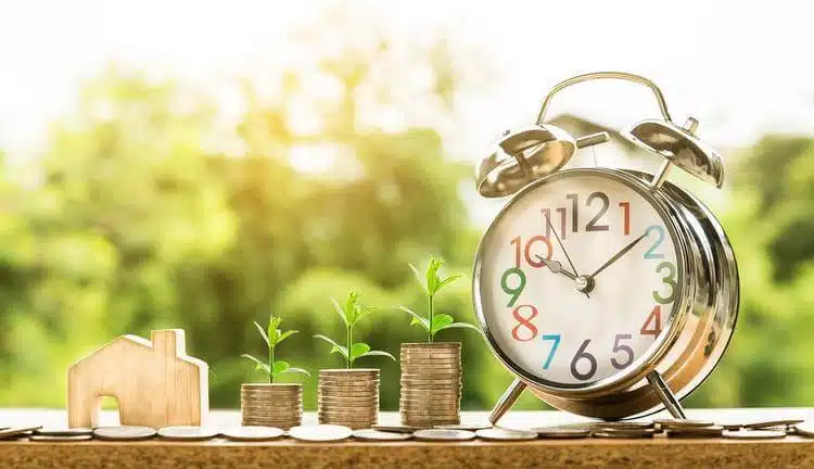 money saving travel tips