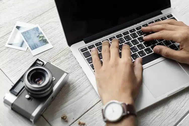 saving money to travel
