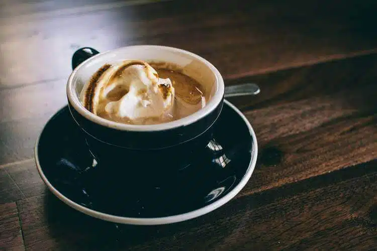 Ser Reconhecido Por Um Leitor Num Café