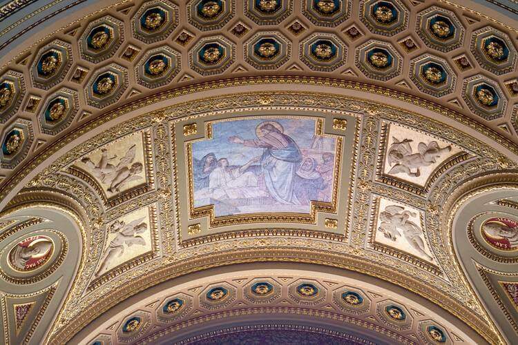 Neoklassizistische Außenfassade Der St. Stephansbasilika, Der Größten Kirche In Budapest