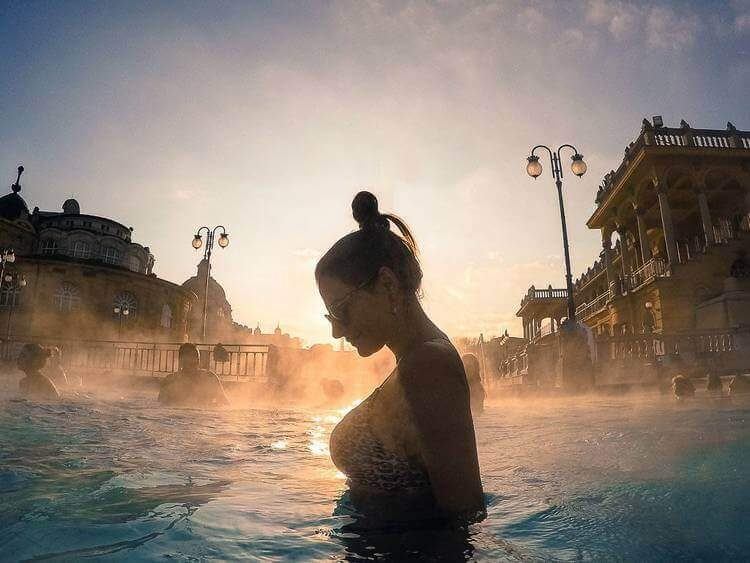 BañOs Termales De Budapest - Visita Los BañOs Termales De SzéChenyi