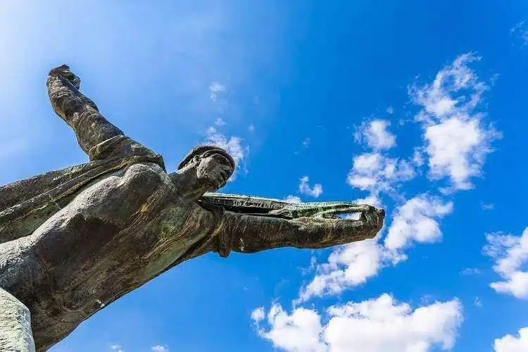 Kommunistische Statuen Und Denkmäler Aus Der Sowjetzeit Im Memento Park In Budapest Ausgestellt