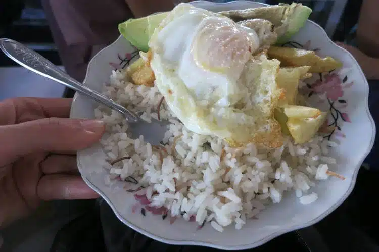 Cuzco Peru Mangiare Come Un Abitante Del Posto Al Mercato Centrale Di San Pedro
