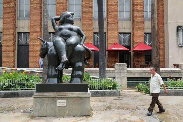 Coisas Para Fazer Nas Esculturas Da Colômbia Botero Em Medellín