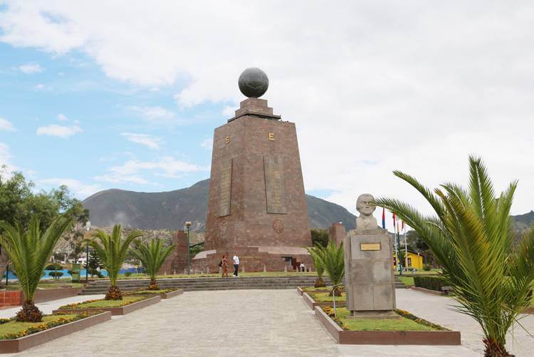 What To Do In Quito Mitad-Mundo