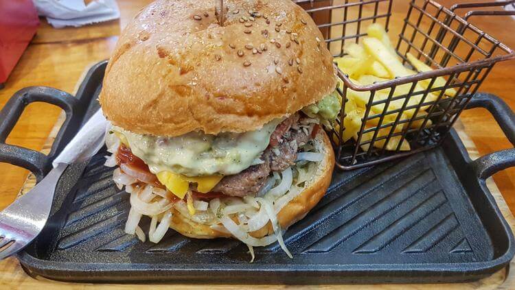 where to eat in San cristobal burger