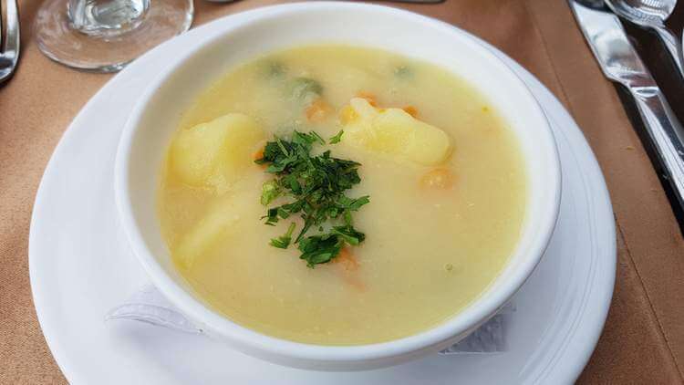 Deliciosa Sopa En El Balneario De Sangay