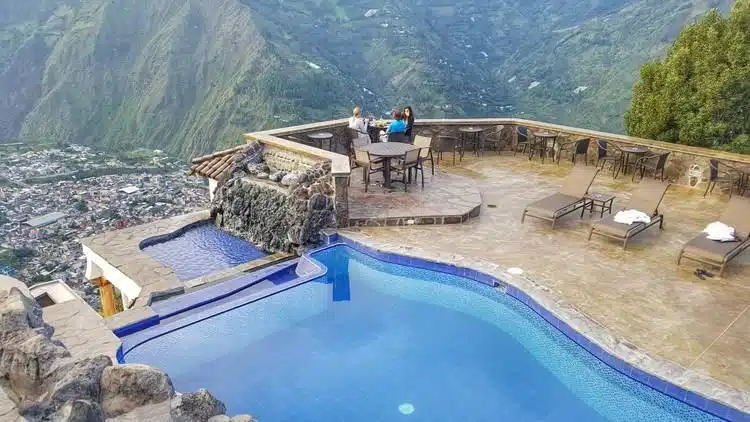 Luna Volcan Banos Ecuador