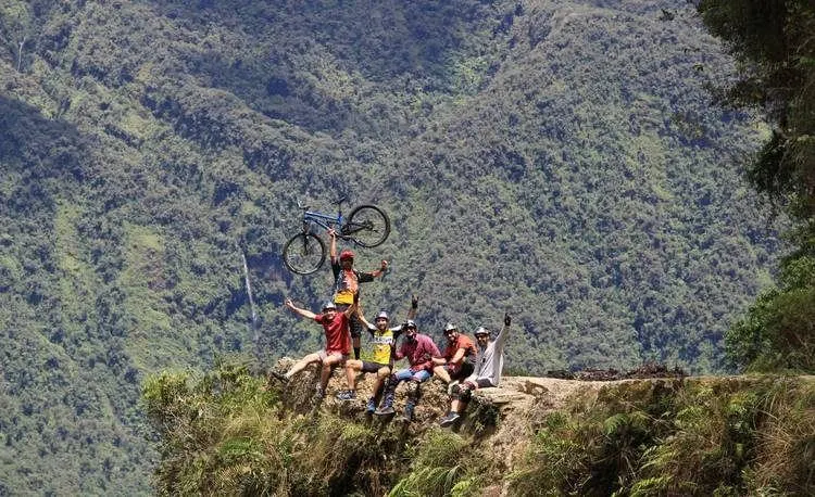 Ciclismo por la Carretera de la Muerte en Bolivia 8