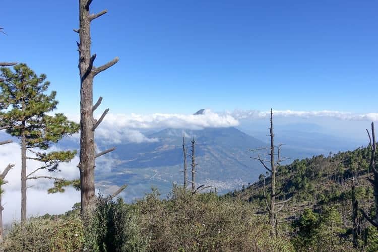 Senderismo en el volcán Acatenango de Guatemala