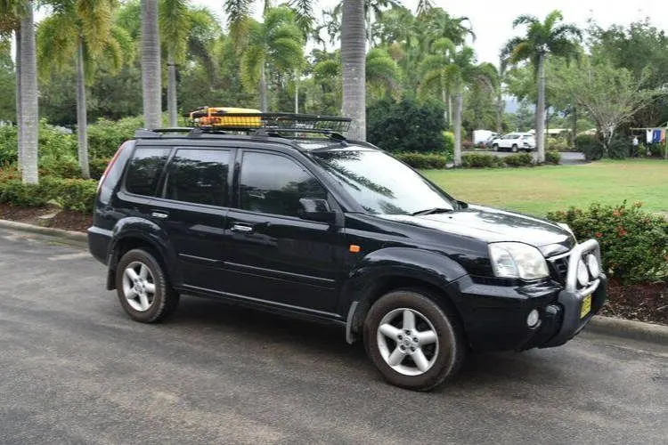 4Wd Backpackers Car Two Tall Travellers Living In A Van