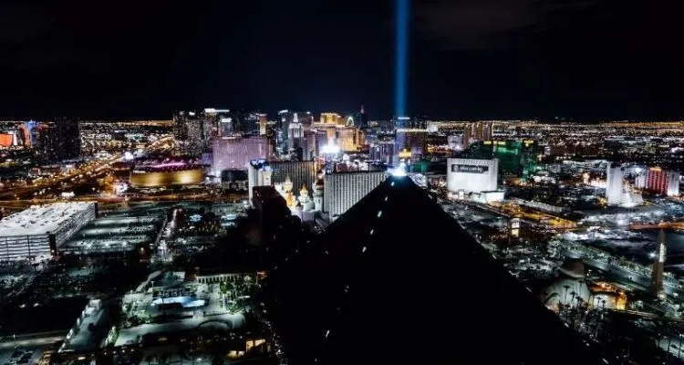 Cosas Gratis Y Baratas Que Hacer En Las Vegas | Qué Ver En Las Vegas 13 Luxor Sky Beam Las Vegas