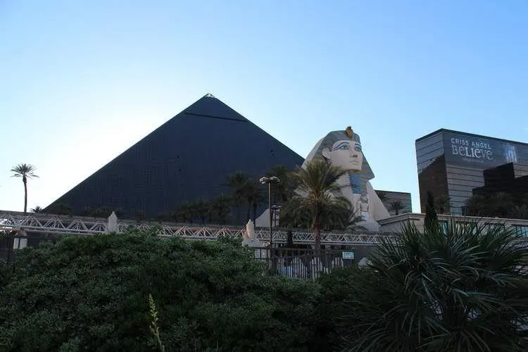 95 Kostenlose Und Günstige Las Vegas Sehenswürdigkeiten 19 Pyramids In Las Vegas Low Cost Things To Do In Las Vegas