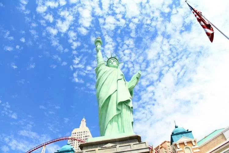95 Kostenlose Und Günstige Las Vegas Sehenswürdigkeiten 18 The Statue Of Liberty In Las Vegas Fun Cheap Las Vegas Activities