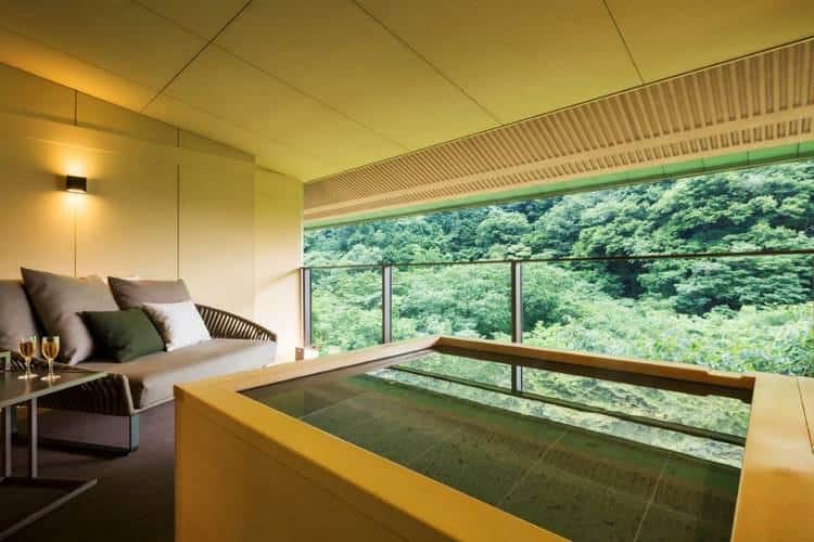 Hoshino Resorts KAI Hakone Zimmer im westlichen Stil mit Außenbad und Flussblick RA klein