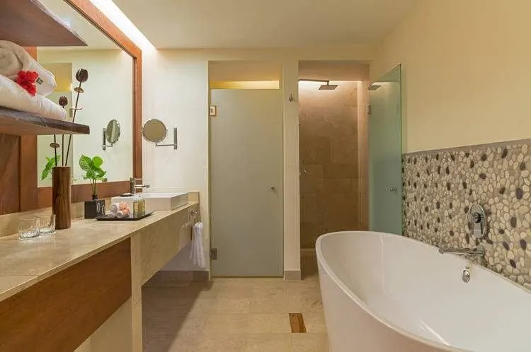 The Westin Golf Resort and Spa, Playa Conchal - Royal Beach Club Bathroom