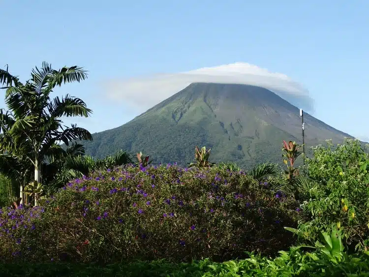 Best Costa Rica Hiking Tours 4 Costa Rica Volcanoes that you have to visit arenal volcano