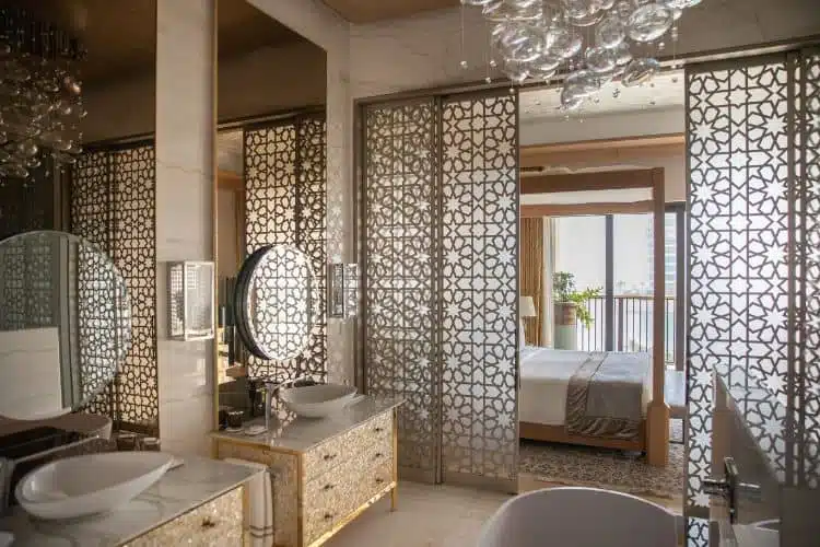 Eine Reise zu den schönsten Hotelzimmern: Sweet Suite Dreams 6 Jumeirah Al Naseem_Royal Suite_ Bathroom_©Jumeirah Hotels & Resorts.