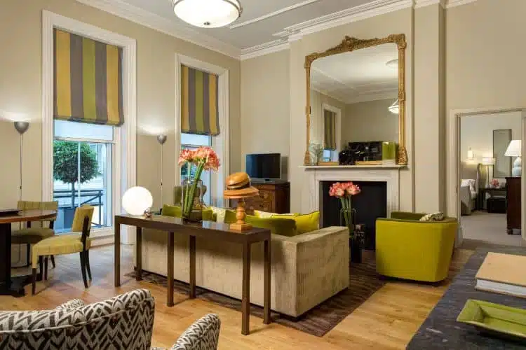 Eine Reise zu den schönsten Hotelzimmern: Sweet Suite Dreams 15 The Hellenic Suite_Browns Hotel_Rocco Forte Hotels