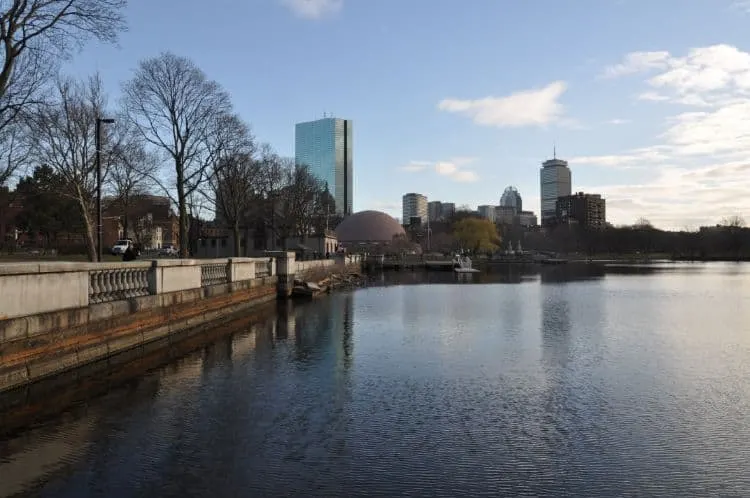 Melhores Actividades Em Boston Dar Um Passeio Ao Longo Da Esplanada Do Rio Charles