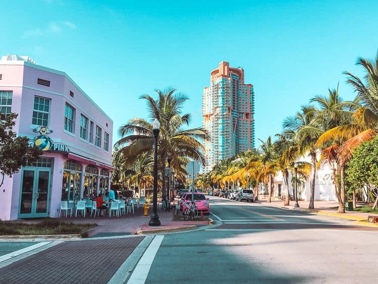 Hang Out At A Bar On Ocean Drive (2)