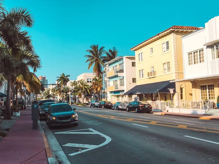 Hang Out At A Bar On Ocean Drive (2)