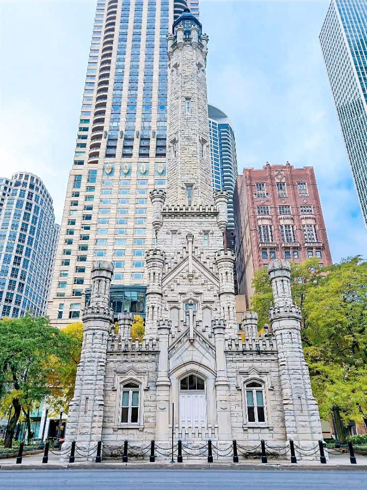 Una Foto De Un Edificio En Chicago