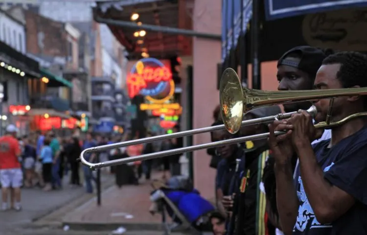 Woon Het New Orleans Jazz And Heritage Festival Bij