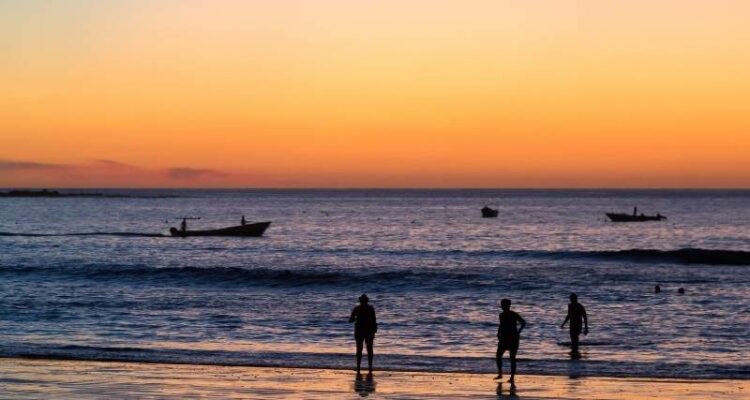 Puesta De Sol En La Playa De Tamarindo