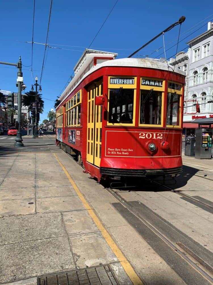 Fahre Mit Der Straßenbahn In New Orleans