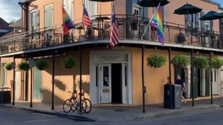 Café-Lafitte-En-El-Exilio-Robe-Trotando