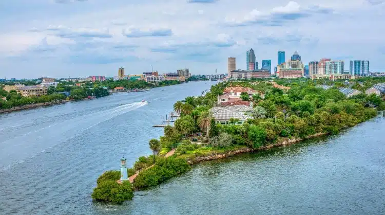 Fun Things to do in Tampa Florida 2 Stroll the Tampa Riverwalk