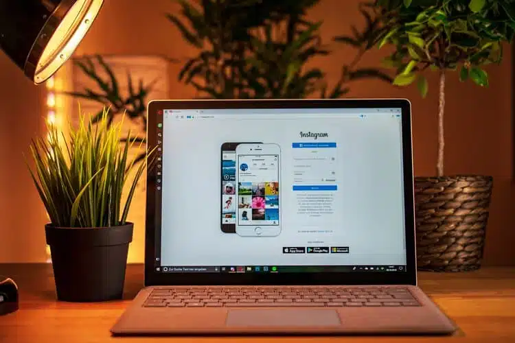 How to Make Extra Money from Home 11 Be-a-social-media-influencer
