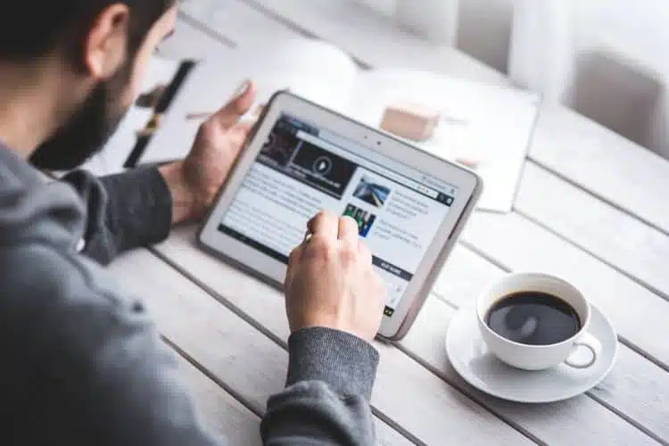 Best Online Jobs that you can do from anywhere 17 Best-O-start-a-blognline-Jobs-From-Home