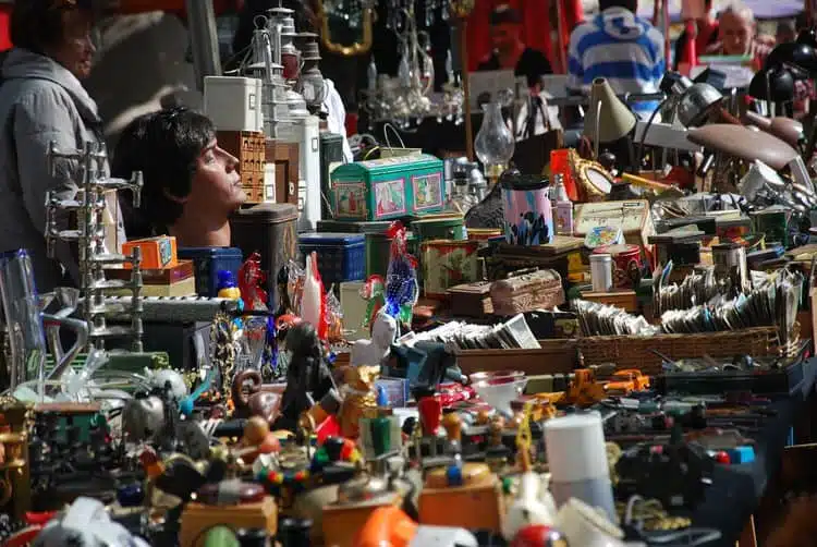 How to Make Extra Money from Home 5 Sell-your-stuff-to-earn-extra-income
