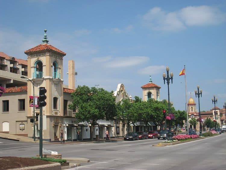 Shop At The Country Club Plaza