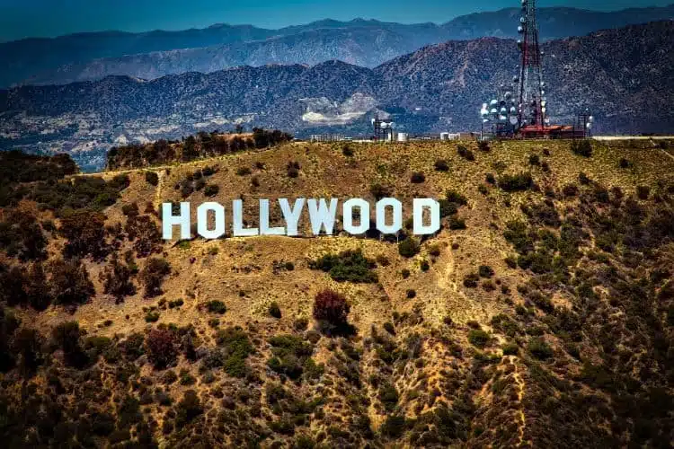 Where is Los Angeles located? 5 where is los angeles located