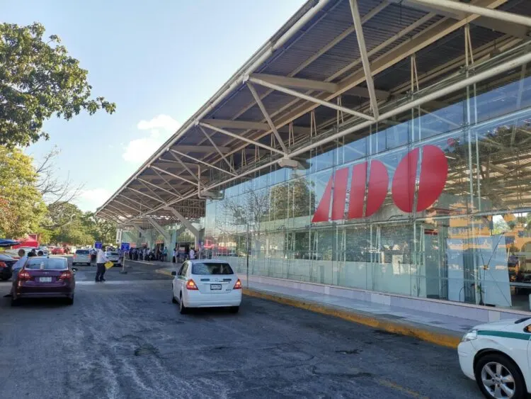 Terminal De Bus Ado Dans Le Centre-Ville De CancúN