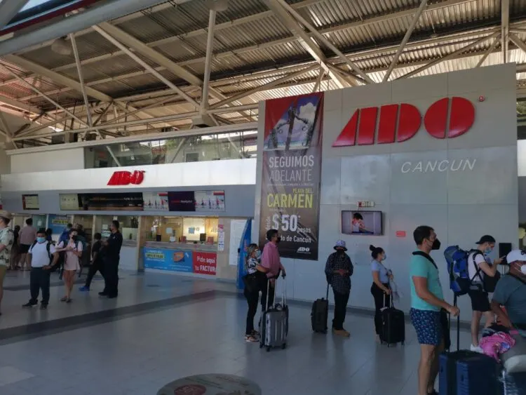 IntéRieur Du Terminal De Bus Ado à CancúN, Au Mexique.
