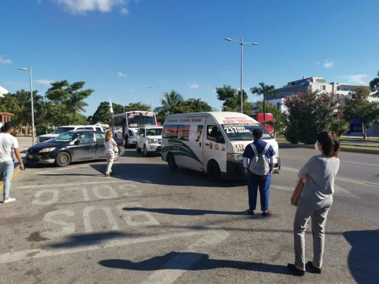 Colectivos Dans Le Centre-Ville De Cancun